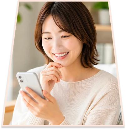 スマートフォンで相談している女性